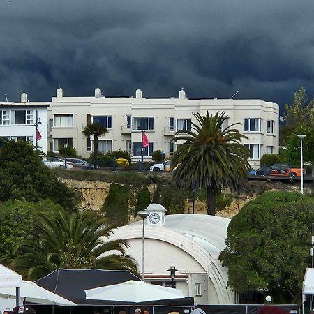 Art Deco Beauty On The Bay Hill Apartment Timaru Exterior photo