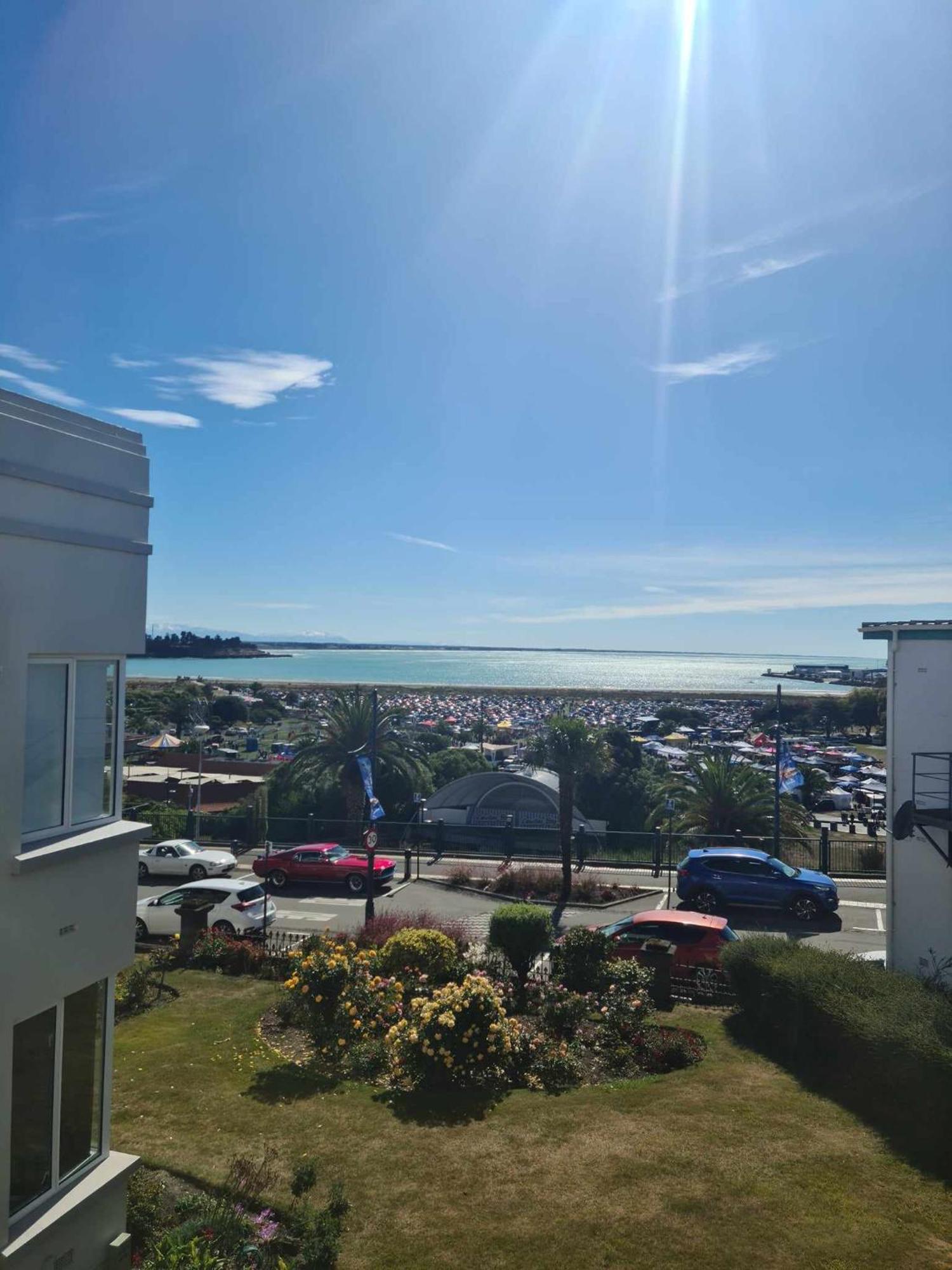Art Deco Beauty On The Bay Hill Apartment Timaru Exterior photo